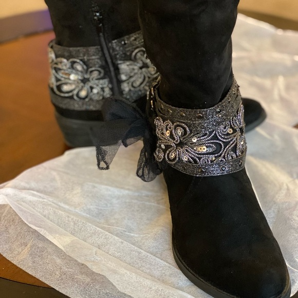 Midnight Dream Boots - Picture 5 of 17